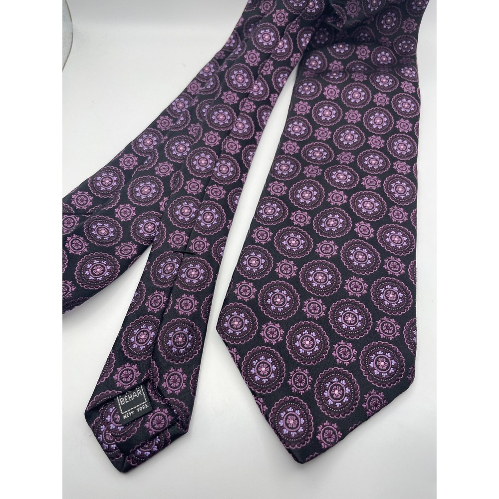 Ike Behar New York Mens Silk Tie Purple Black Medallion Geometric Hand Tailored